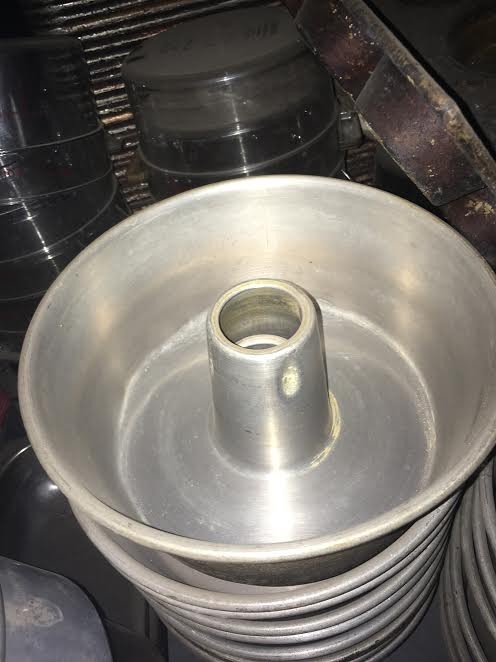 USED BUNDT BAKING PANS